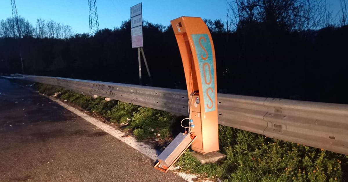 Colonnine SOS fuori uso sulla A2