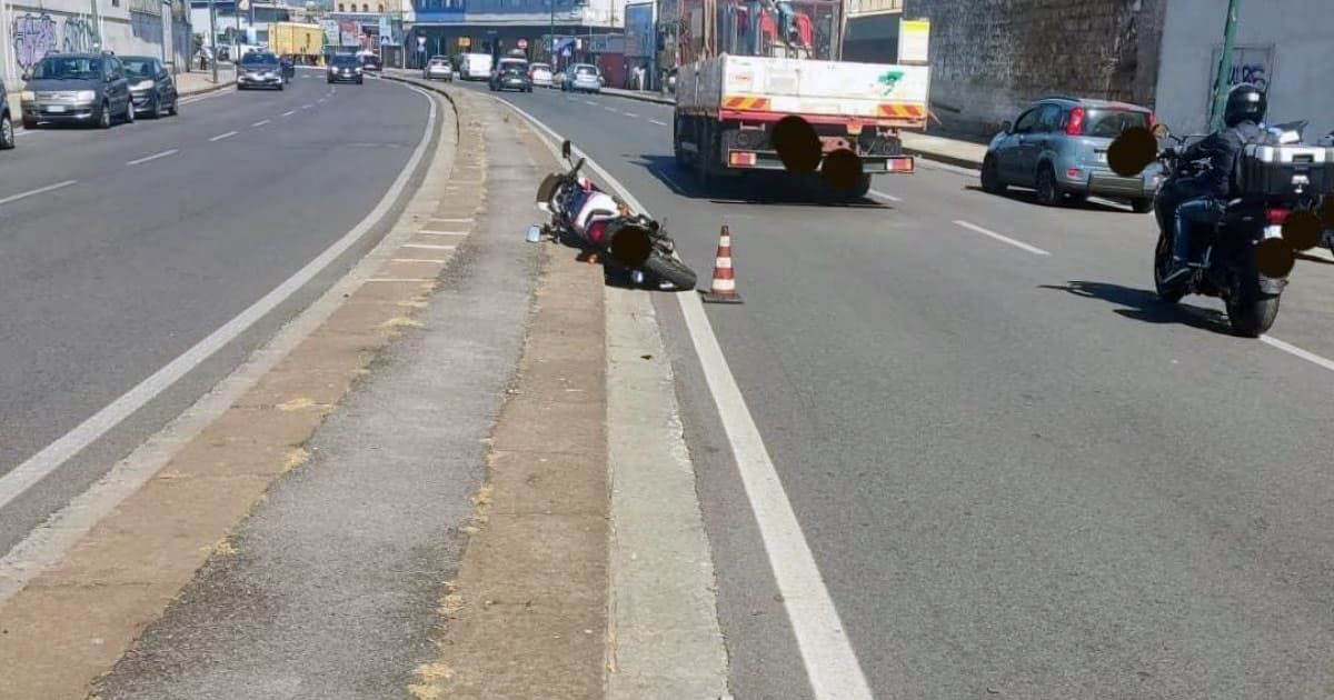 Donna di 32 anni investita da moto a Napoli